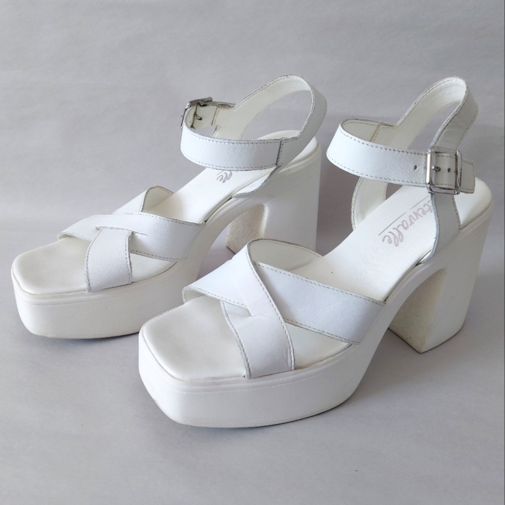 L'intervalle Platform Sandals Size 40 EU White Leather Strappy Comfort Buckle - Picture 9 of 11